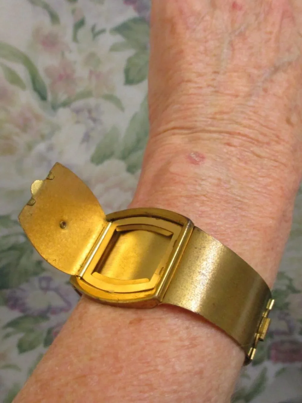 WWII US ARMY Hidden Locket Bracelet: Gold Matte Metal Hinged Military Cuff~ RARE